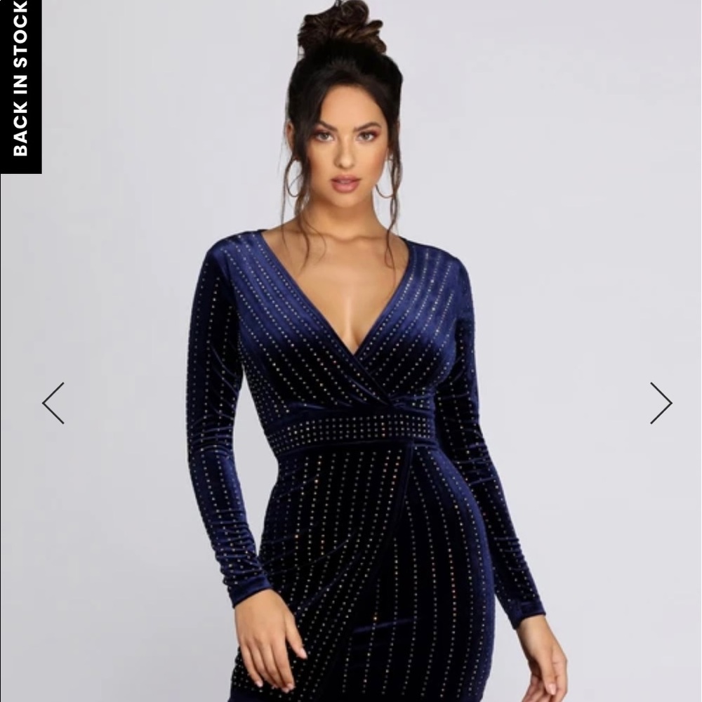 Blue ( navy ) Velvet dress. Never worn! Tags